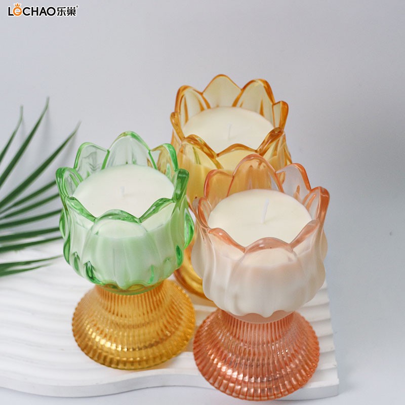 Tulip-shaped glass cup scented soy wax candle