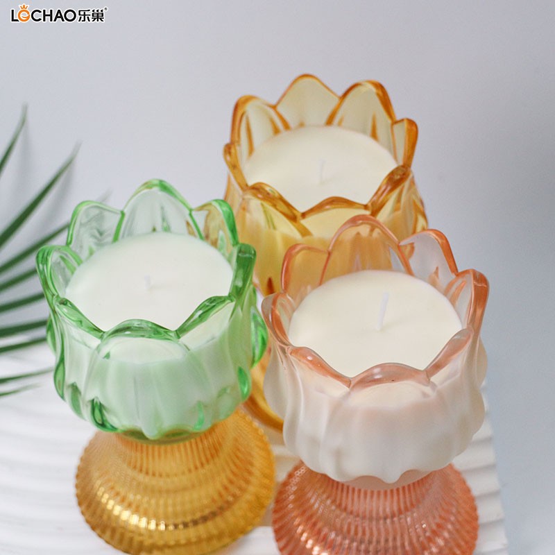 Tulip-shaped glass cup scented soy wax candle