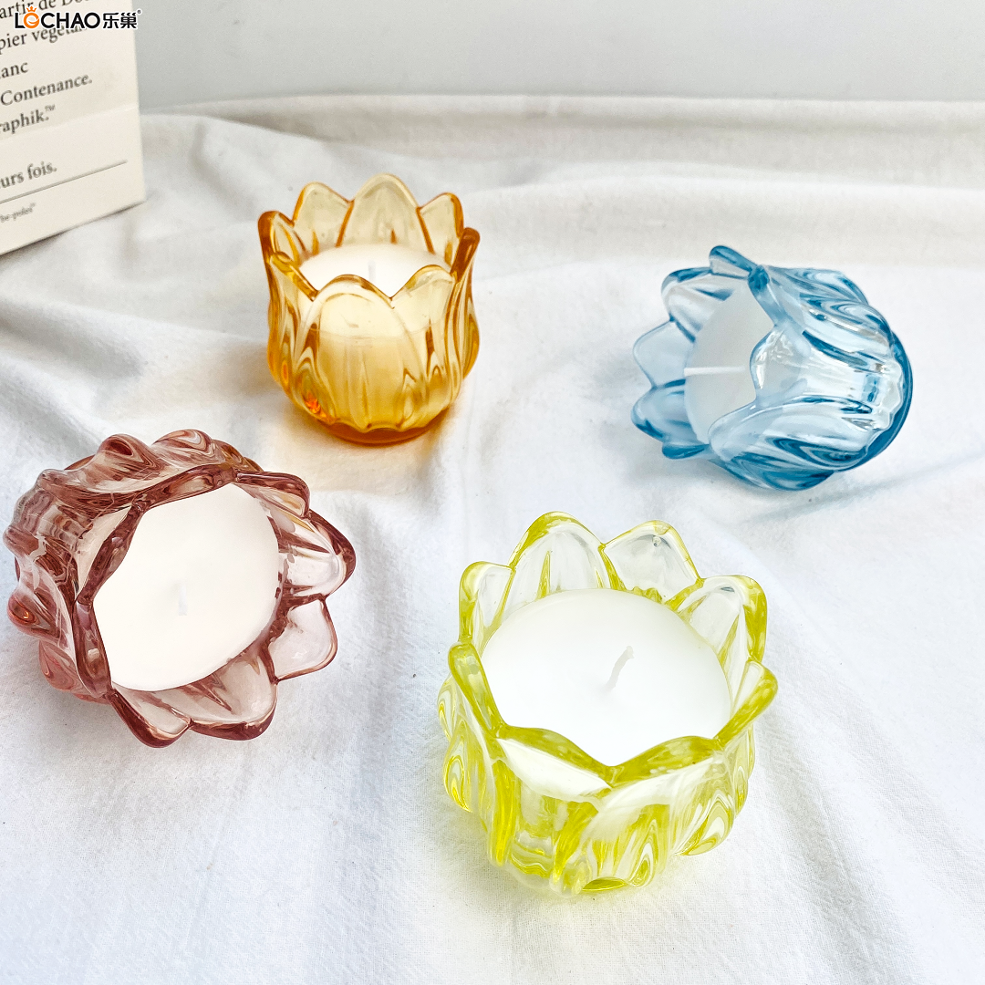 Tulip-shaped scented candle