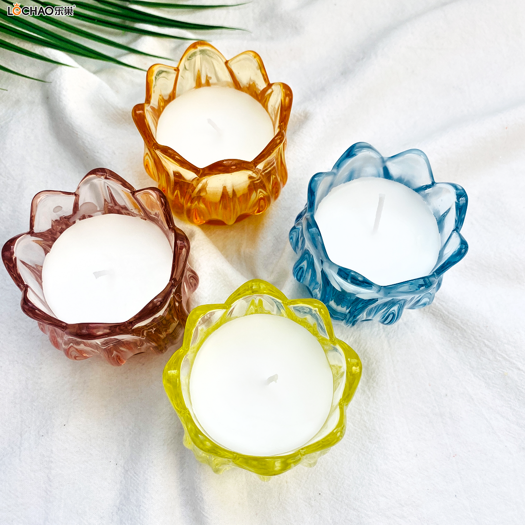 Tulip-shaped scented candle