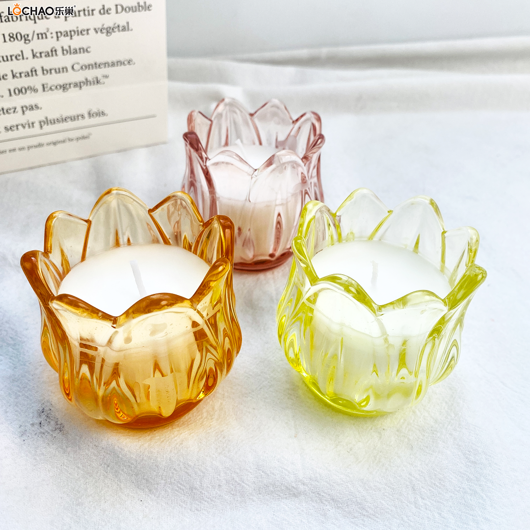 Tulip-shaped scented candle